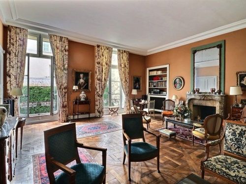 Appartement familial et noble avec le cachet de l'ancien